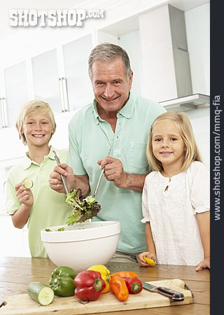 
                Großvater, Salat, Familie, Zubereiten                   
