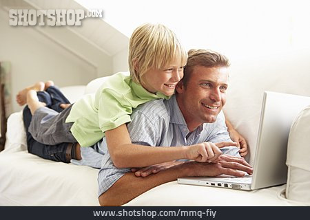 
                Vater, Laptop, Internet, Sohn                   