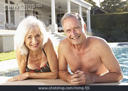 
                Swimmingpool, Ehepaar, Seniorenpaar                   