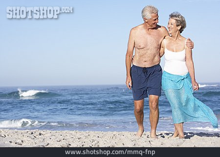 
                Strandspaziergang, Ehepaar, Seniorenpaar                   