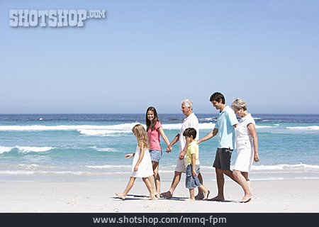 
                Strandspaziergang, Familie, Familienurlaub                   