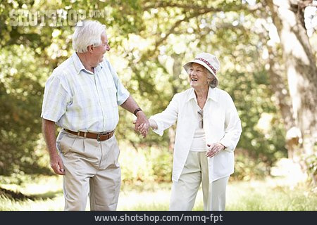 
                Ehepaar, Spazieren, Seniorenpaar                   