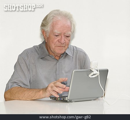 
                Senior, Laptop, Webcam                   