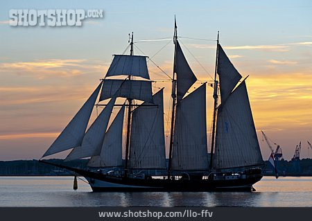 
                Segelschiff, Windjammer, Traditionssegler                   