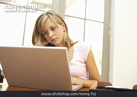 
                Teenager, Mädchen, Laptop                   