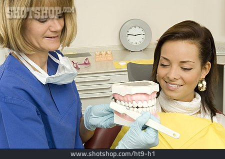 
                Prophylaxe, Zahnpflege, Zahnreinigung                   