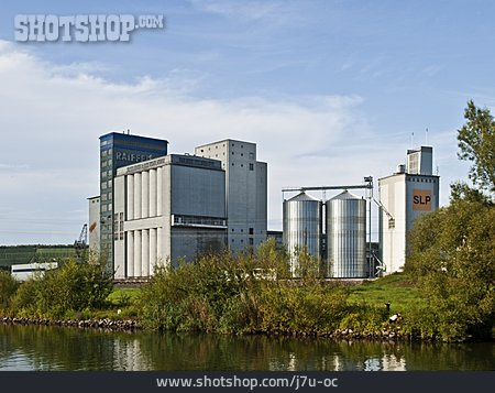 
                Industriegebäude, Würzburger Hafen                   