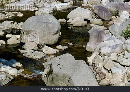 
                Wasser, Steine                   