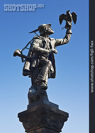
                Denkmal, Skulptur, Falknerbrunnen                   