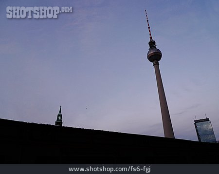 
                Berlin, Fernsehturm, Park Inn, Marienkirche                   