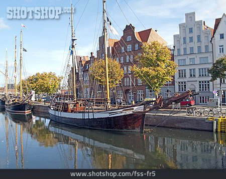 
                Segelschiff, Lübeck                   