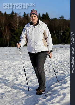 
                Frau, Ausdauersport, Nordic Walking                   