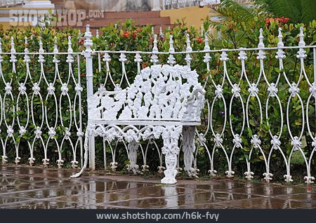 
                Fence, Bench, Plaza Mayor                   