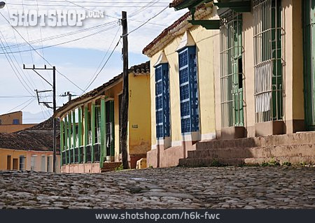
                Kuba, Straßenzug, Trinidad                   