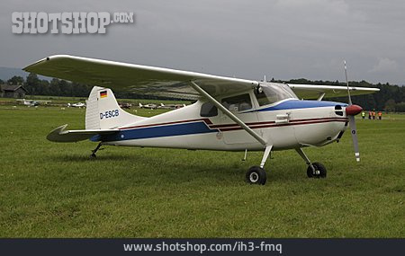 
                Flugzeug, Propellerflugzeug, Cessna                   