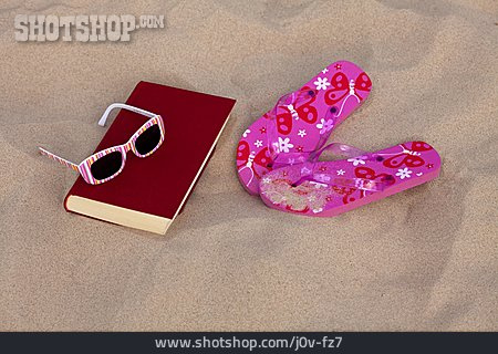 
                Sonnenbrille, Buch, Sandale                   
