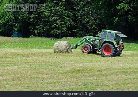 
                Traktor, Heuballen                   