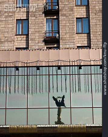 
                Spiegelung, Gebäude, Kiew                   