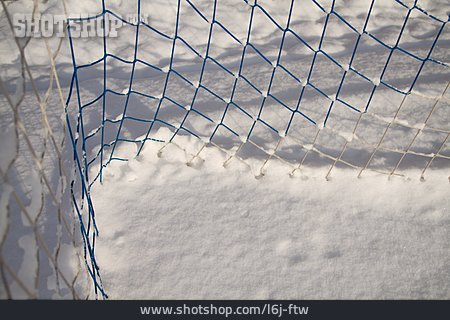 
                Schneedecke, Fußballtor, Winterpause                   