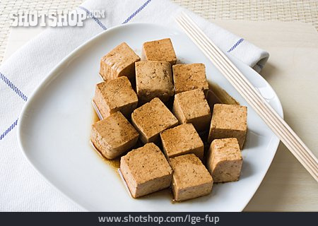 
                Sojasauce, Tofu, Tofuwürfel                   