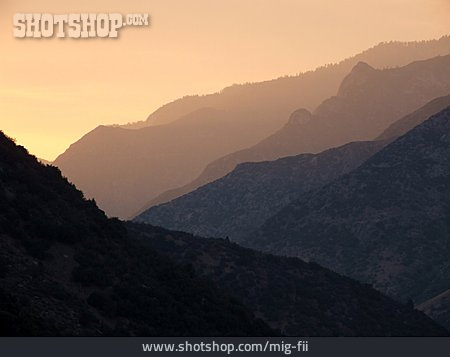 
                Dämmerung, Berglandschaft, Sierra Nevada                   