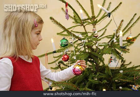 
                Mädchen, Schmücken, Weihnachtsbaum                   