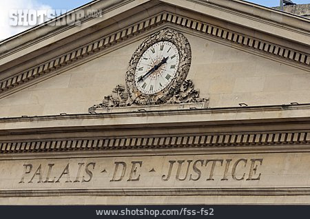 
                Uhr, Caen, Palais De Justice                   