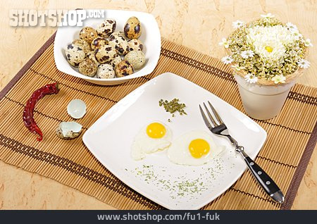 
                Frühstück, Wachtelei, Spiegelei                   