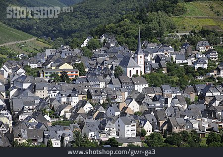 
                Kleinstadt, Enkirch, Winzerdorf                   