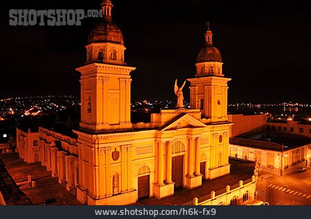 
                Kirche, Santiago De Cuba, Parque Cespedes                   