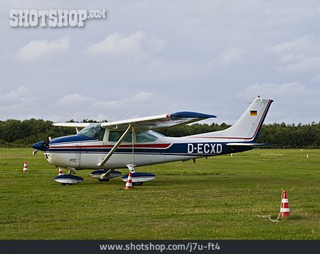 
                Flugzeug, Propellerflugzeug, Cessna T182t, Cessna Turbo Skylane                   