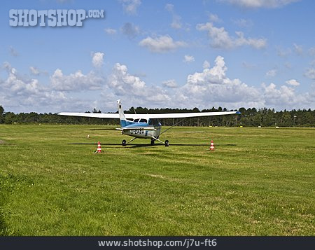 
                Propellerflugzeug, Cessna Skyhawk, Cessna 172p                   