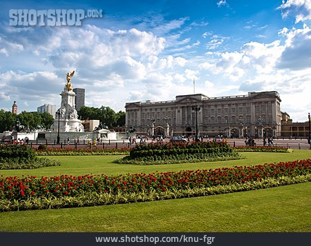 
                London, Buckingham Palace                   