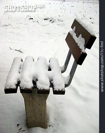 
                Stuhl, Verschneit                   