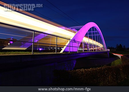 
                Brücke, Lichtspuren, Infrastruktur                   