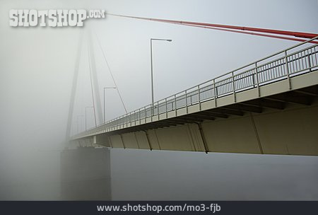 
                Nebel, Schrägseilbrücke                   