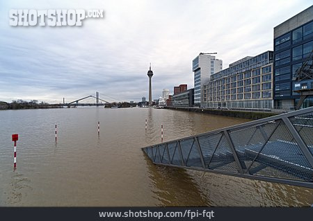 
                Medienhafen, Düsseldorf, Rhein                   