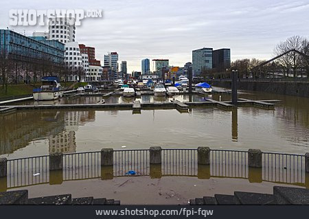 
                Medienhafen, Düsseldorf, Hochwasser                   