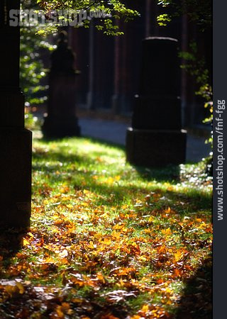
                Friedhof, Herbstlich, Sonnig                   