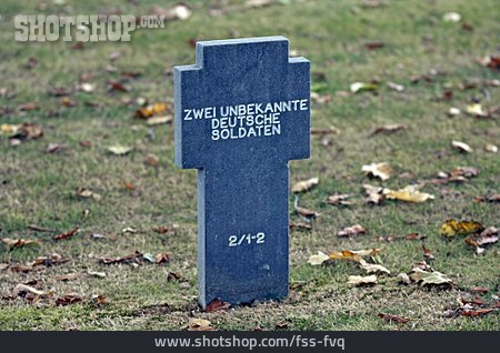 
                Grabstein, Soldatenfriedhof, Kriegsopfer                   
