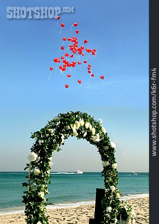 
                Luftballon, Traumstrand, Strandhochzeit, Hochzeitsbogen                   