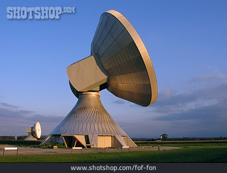 
                Radioteleskop, Parabolspiegel                   