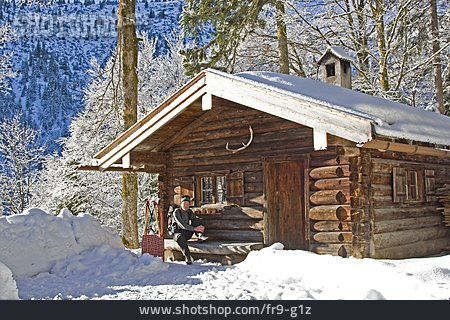 
                Verschneit, Berghütte, Wintersportler, Wanderer                   