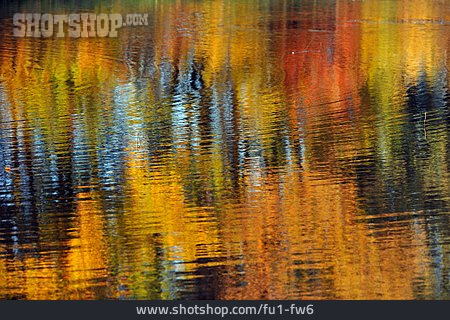 
                See, Herbstlich, Wasserspiegelung                   