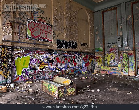 
                Baufällig, Graffiti, Vandalismus                   