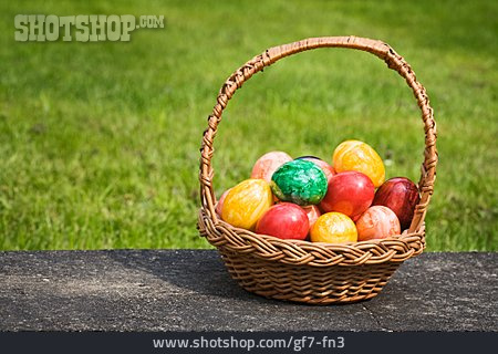 
                Ostern, Ostereier, Osterkorb                   