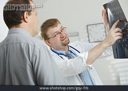
                Arzt, Patient, Röntgenbild                   