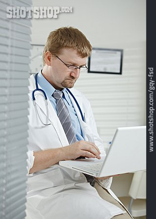 
                Arzt, Laptop                   