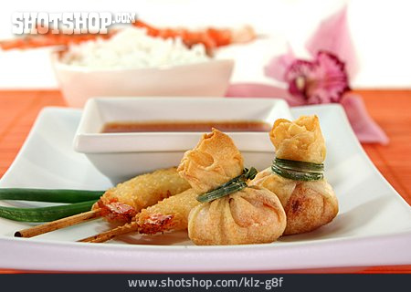 
                Asiatische Küche, Garnelenspieß, Teigtasche                   