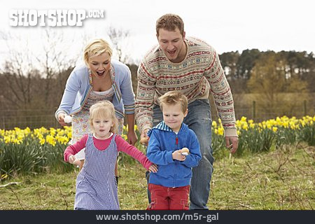
                Familie, Eierlaufen                   